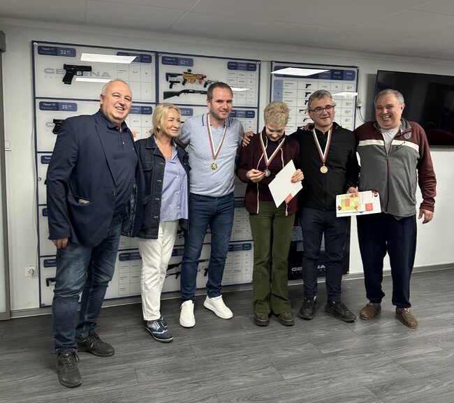 Мария Гроздева и Таню Киряков учиха журналисти на стрелба