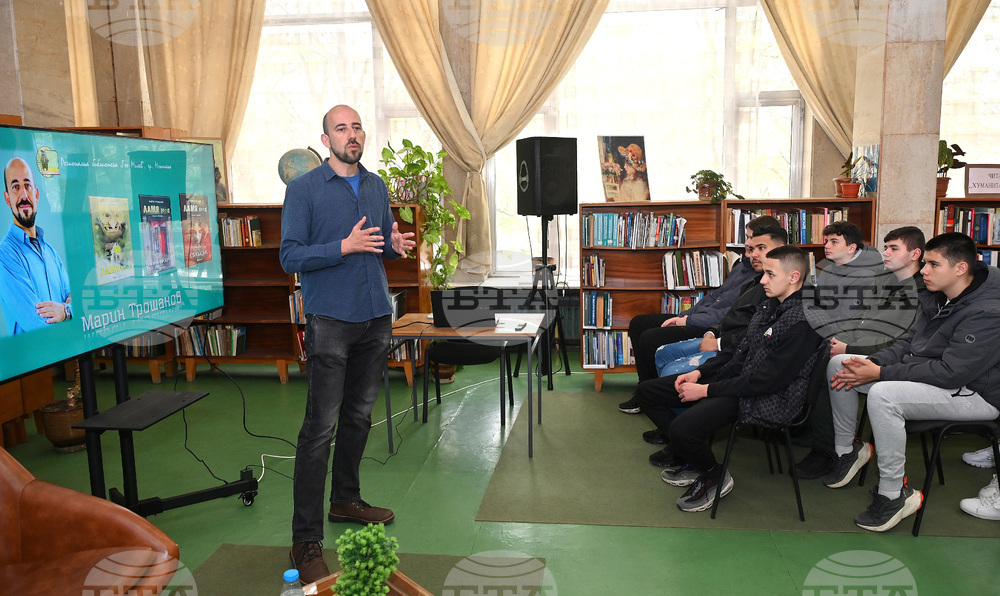 Монтана - Марин Трошанов - среща с читатели и  ученици