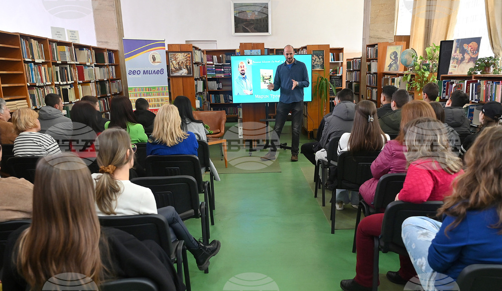 Монтана - Марин Трошанов - среща с читатели и  ученици