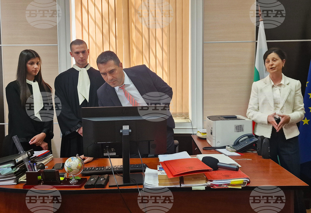 Хасково - Съдебна палата - гимназисти