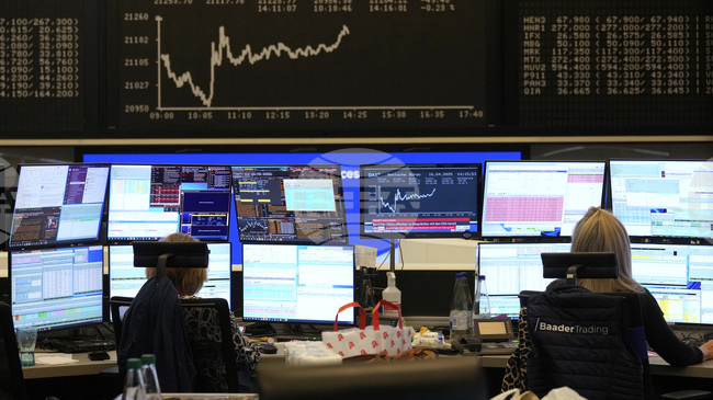 Европейските борси затвориха низходящo в реакция на новите мита на Тръмп