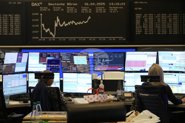 Европейските борси затвориха низходящo в реакция на новите мита на Тръмп