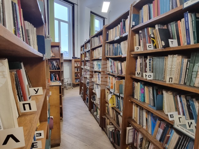 Библиотечна занаятчийница, наречена "Магията на книгите“, създадоха в Перник