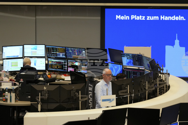 Европейските борси се движат разнопосочно в предобедната търговия 