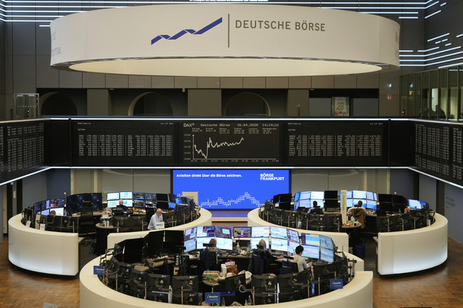 Европейските борси отчитат спад в предобедната търговия, след като ефектът от някои положителни пазарни тенденции отминава