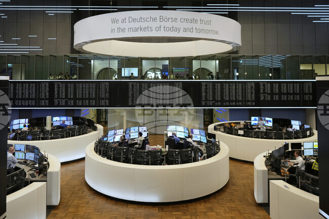 Европейските борси затвориха със спад на фона на политическата криза във Франция