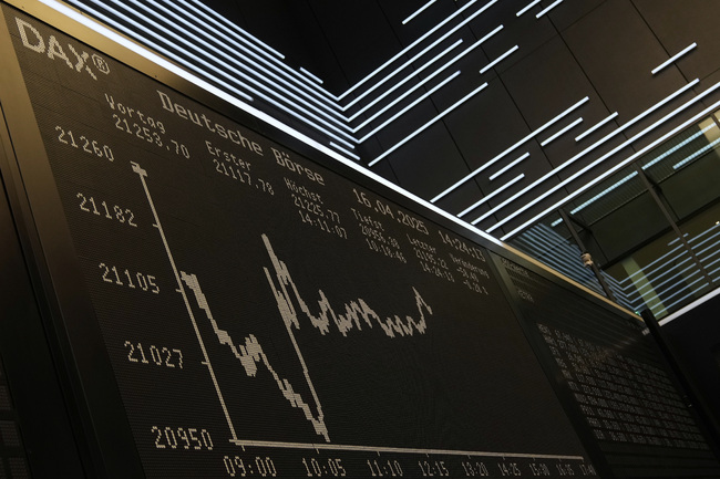 Европейските борси се движат смесено в предобедната търговия в очакване на решението на УФР и срещата между Доналд Тръмп и Си Цзинпин