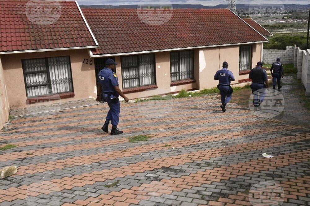 Единадесет души са убити при стрелба в работническо общежитие в Република Южна Африка