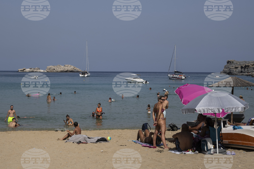 Българска туристка почина на остров Родос, докато практикуваше кайтсърфинг, съобщи в. "Катимерини"