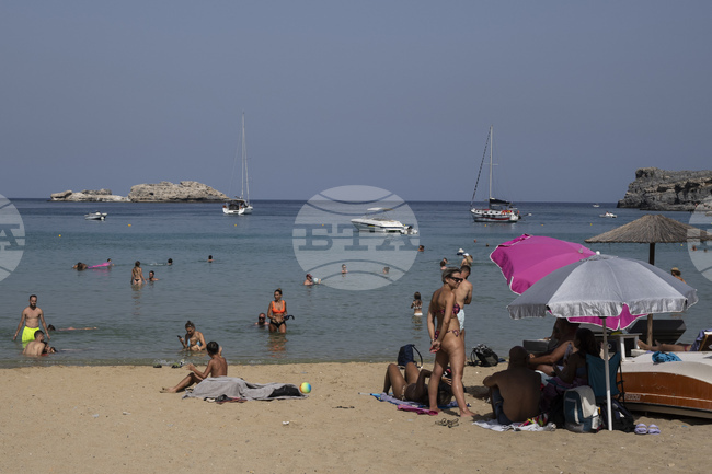 Българска туристка почина на остров Родос, докато практикуваше кайтсърфинг, съобщи в. "Катимерини"