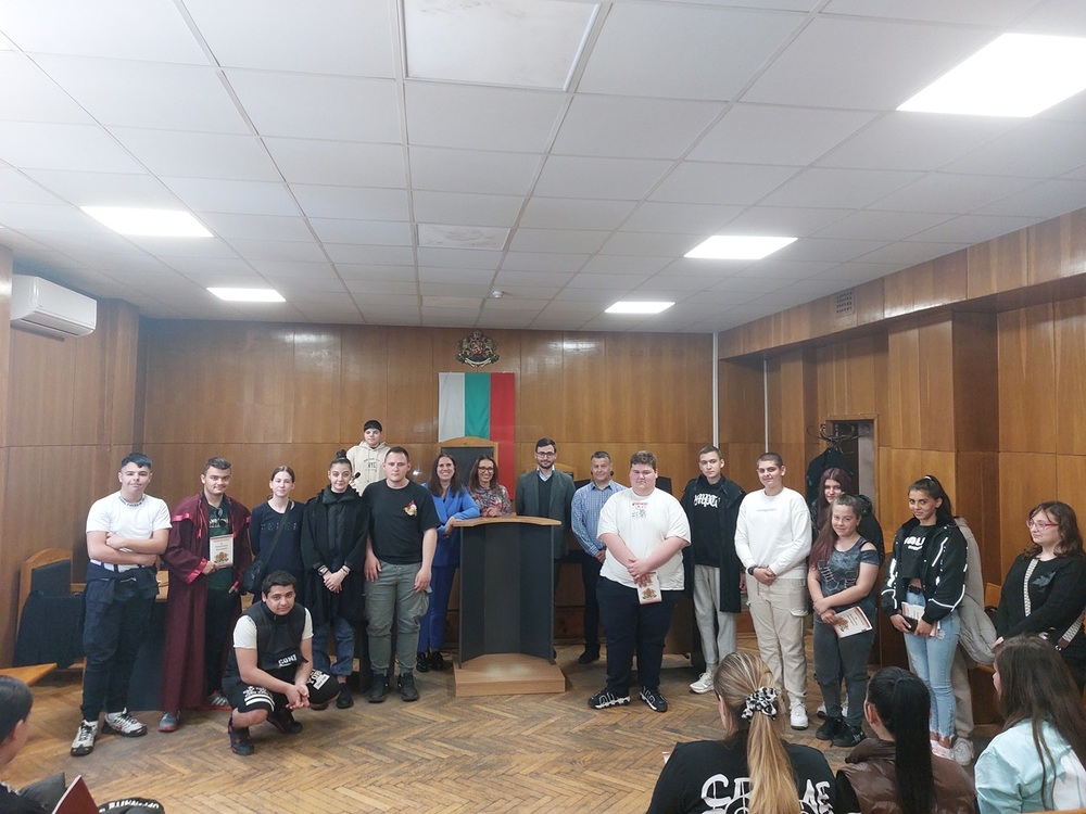 Ученици от Професионалната гимназия по туризъм бяха гости в Денят на отворените врати, организиран от Районен съд и Районна прокуратура в Кюстендил