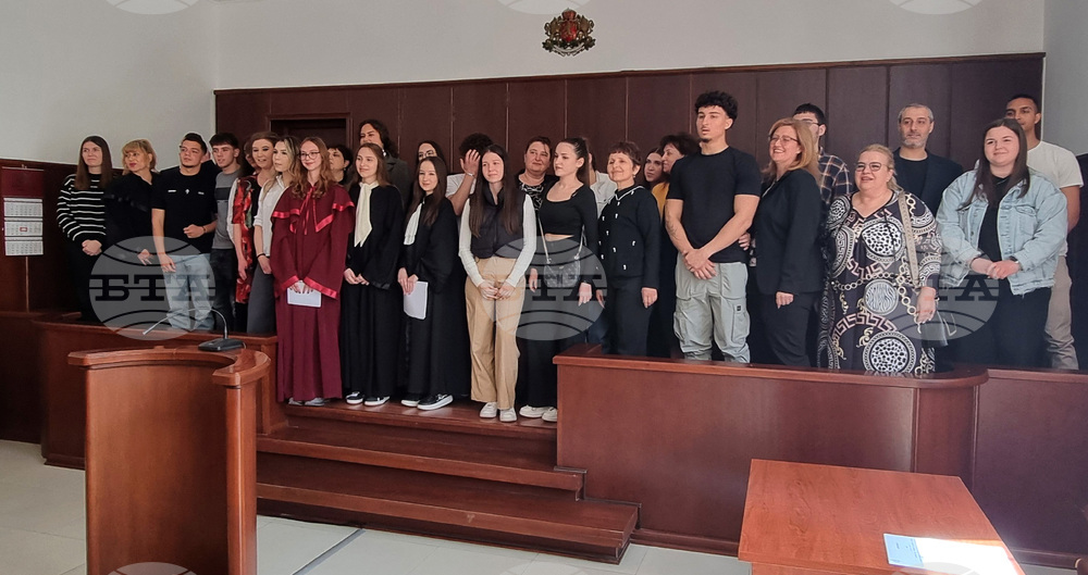 Ямбол - Ден на Конституцията - ученици