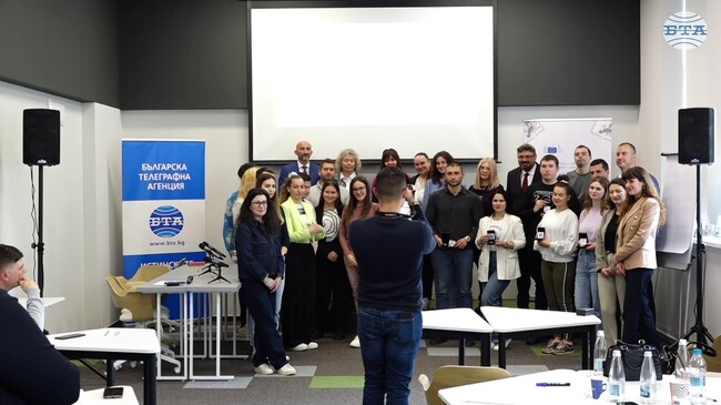 Студенти от Икономическия университет във Варна представиха свои иновативни идеи на хакатон, организиран от БТА