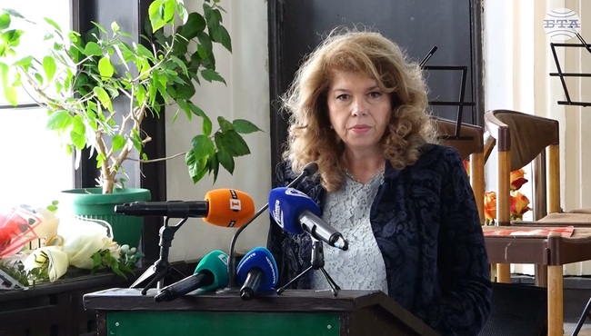 Днес честваме високите професионални и морални качества на българския юрист, призван да брани правото на гражданите, каза Илияна Йотова