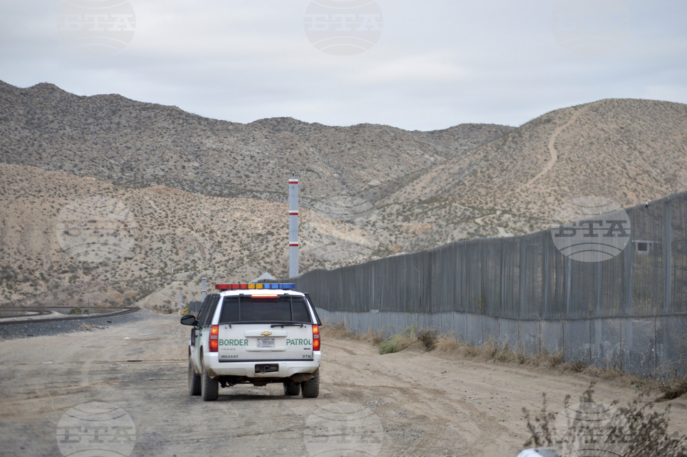 ЕФЕ: Незаконното преминаване на границата между САЩ и Мексико е намаляло с 97%