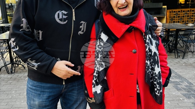 В нова версия на „Замълчи, замълчи“ Мими Николова пее с Цецо Елвиса, цигулката е на Веско Ешкенази