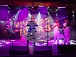 Легендата от близкото минало Мими Николова е специален гост на концерта на Цецо Елвиса и неговия бенд, визия – организатори