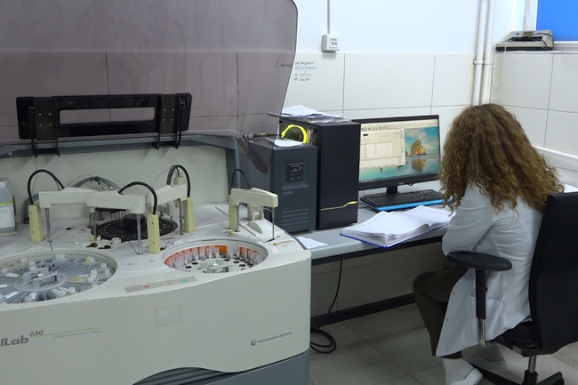 КосоваПрес: Биохимичната лаборатория в Пея е дигитализирана и пациентите получават резултатите си онлайн