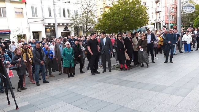 Граждани се събраха в центъра на София на протест и се обявиха в подкрепа на правовата държава
