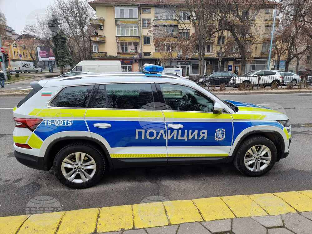 Три автомобила са катастрофирали в района на ремонтните дейности на 110 км на автомагистрала Тракия, мъж е откаран в болница за преглед