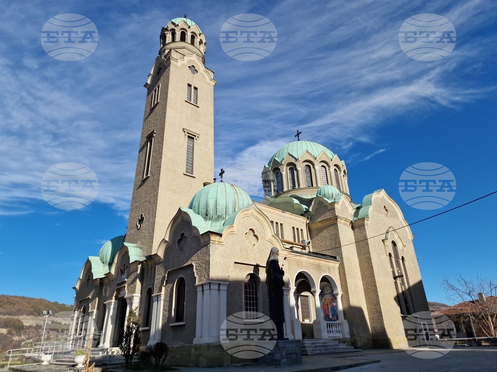 Близо 2800 великденски яйца ще бъдат осветени днес в катедралния храм във Велико Търново
