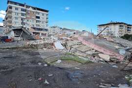 Турция - Нурдагъ - земетресение - разрушения 