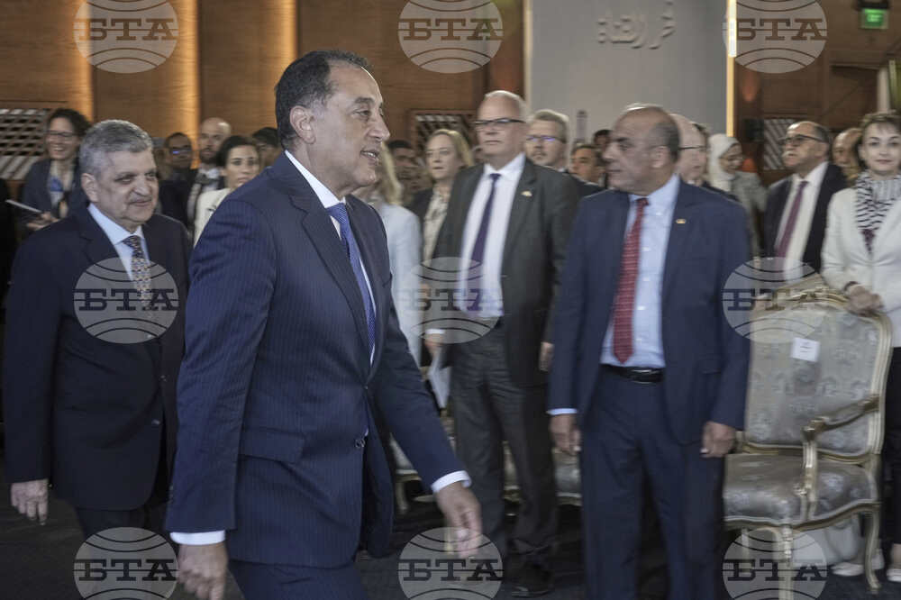 Египет следи ситуацията в региона и координира увеличаване на запасите си от стратегически стоки, заяви египетският премиер след атаката на Израел срещу Иран