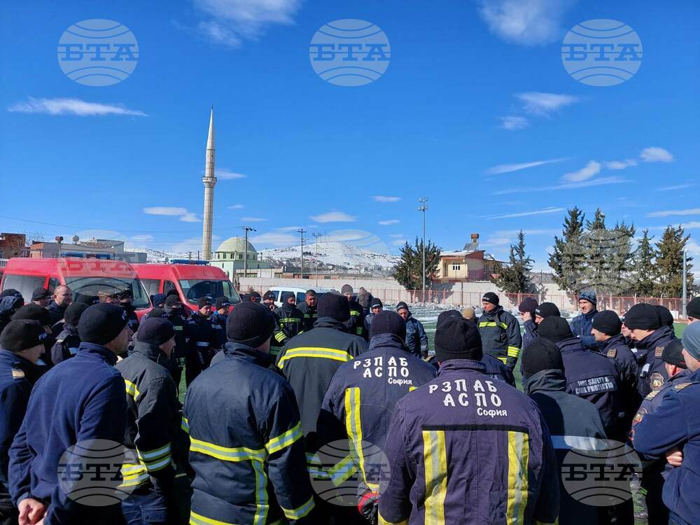 Пожарникари и спасители от Благоевград, Кюстендил и Перник са в състава на излетелия днес екип за Турция