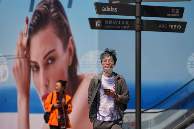 „Коути“ продава „Уела“ в сделка за 750 млн. долара с Кей Кей Ар