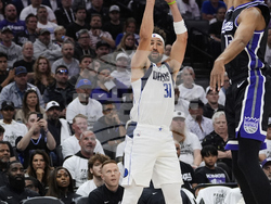 Mavericks Kings Basketball