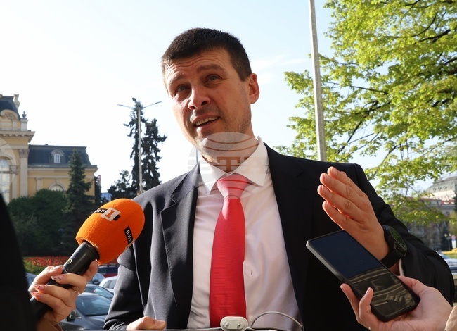 От "Величие" обмислят нов вот на недоверие след две седмици, каза лидерът на партията Ивелин Михайлов 