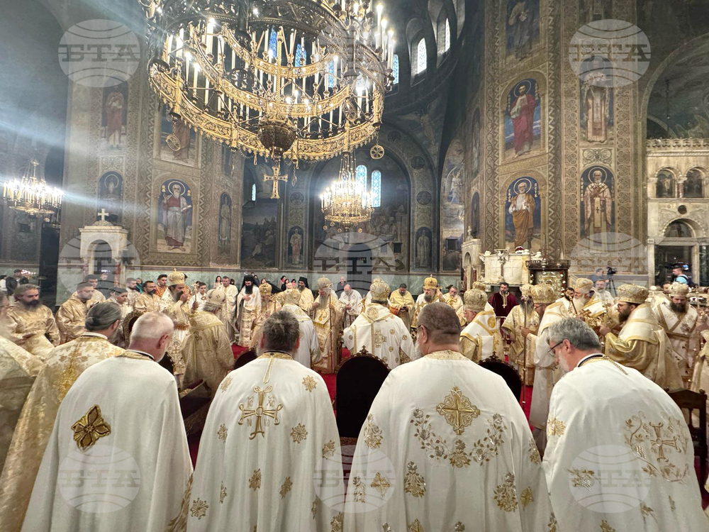 Patriarch Daniil Celebrates Liturgy of St Basil the Great, Blesses Newly Confected Chrism