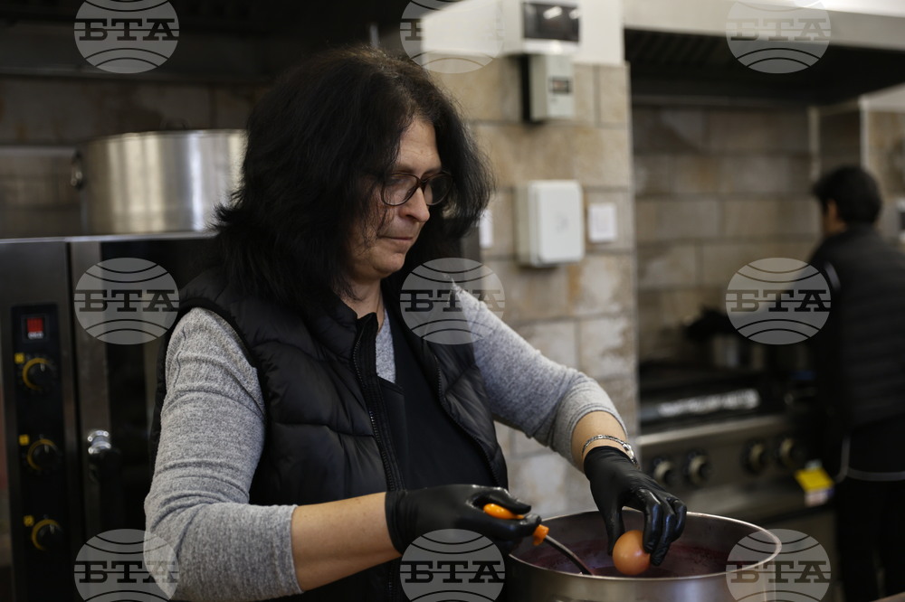 Бачковски манастир - боядисване на яйца