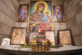 Бачковски манастир - боядисване на яйца