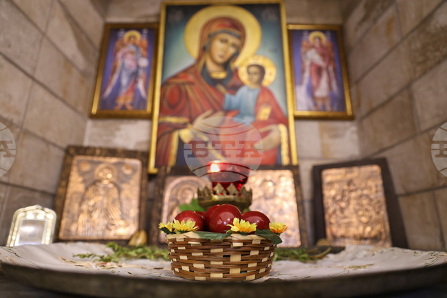 Бачковски манастир - боядисване на яйца