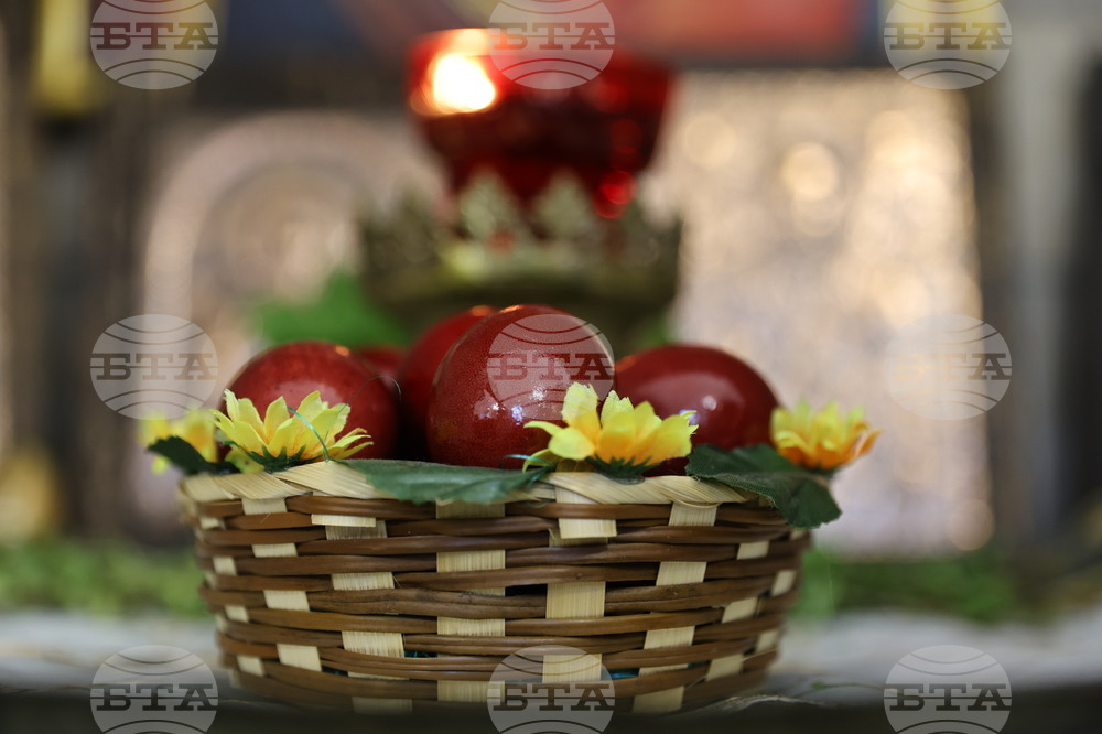 Бачковски манастир - боядисване на яйца