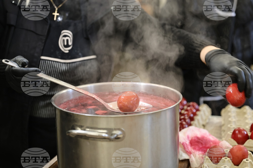 Бачковски манастир - боядисване на яйца