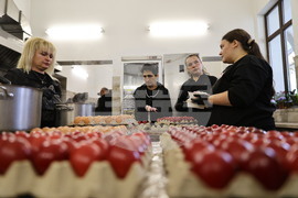 Бачковски манастир - боядисване на яйца