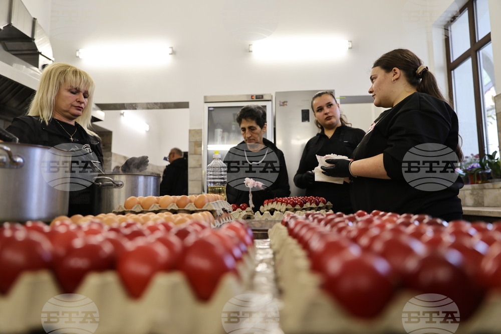 Бачковски манастир - боядисване на яйца