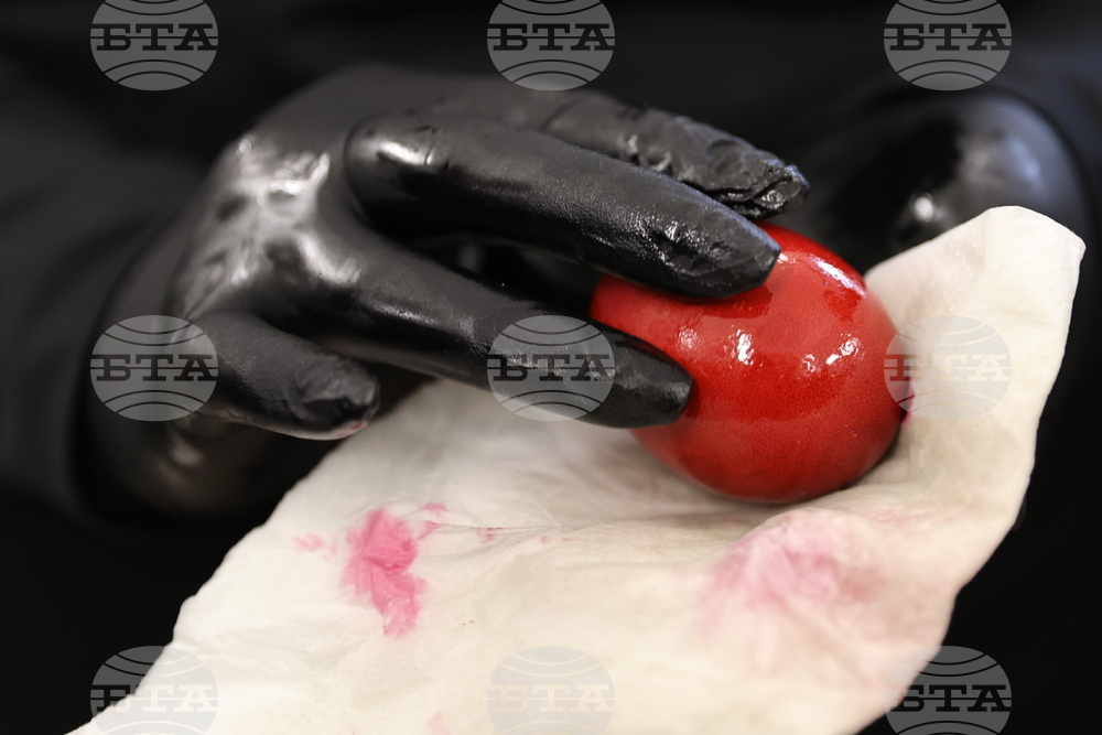 Бачковски манастир - боядисване на яйца