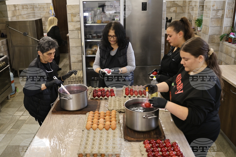 Бачковски манастир - боядисване на яйца