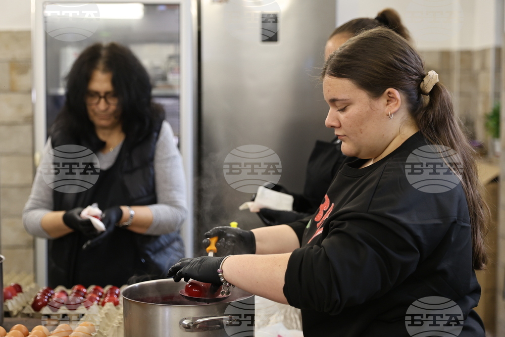 Бачковски манастир - боядисване на яйца