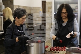 Бачковски манастир - боядисване на яйца