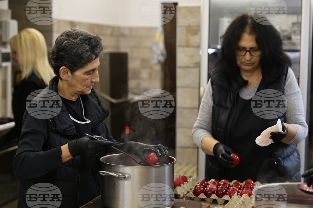 Бачковски манастир - боядисване на яйца