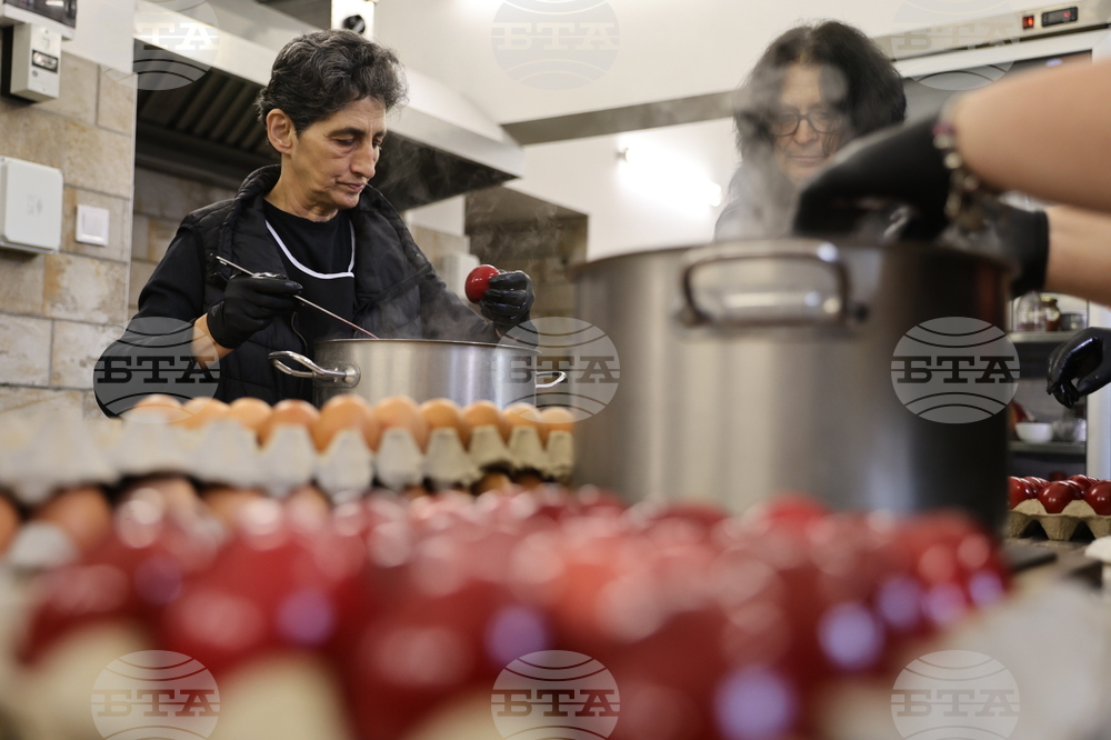 Бачковски манастир - боядисване на яйца