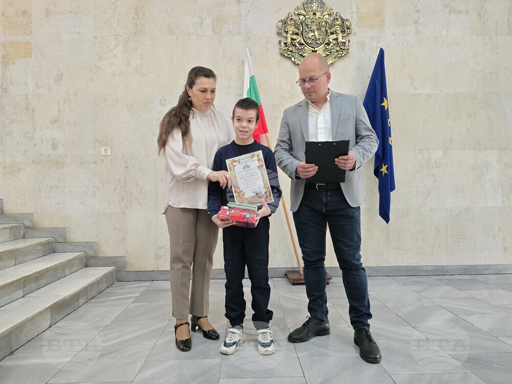 Дванадесет ученици от Ловешка област бяха наградени в конкурса за рисунка на тема „Аз обичам българската гора“