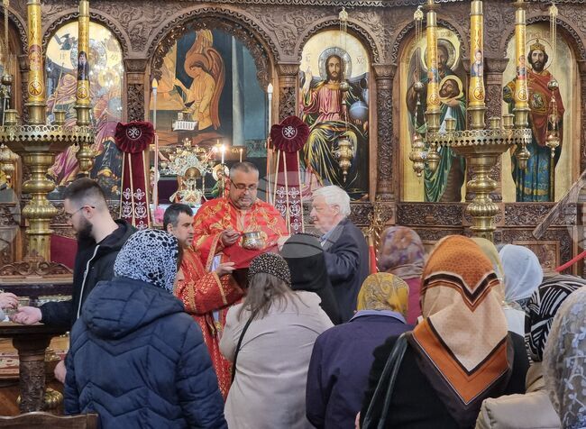 Велик маслосвет се отслужва в ямболския храм „Св. Николай Чудотворец”