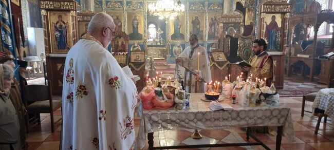 Маслосвет на Велики четвъртък бе отслужен в катедралния храм „Св. св. първоапостоли Петър и Павел“ в Силистра