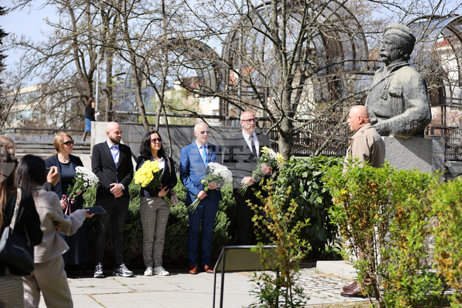 С полагане на цветя пред паметника на Ильо войвода в Благоевград бяха отбелязани 127 години от смъртта му