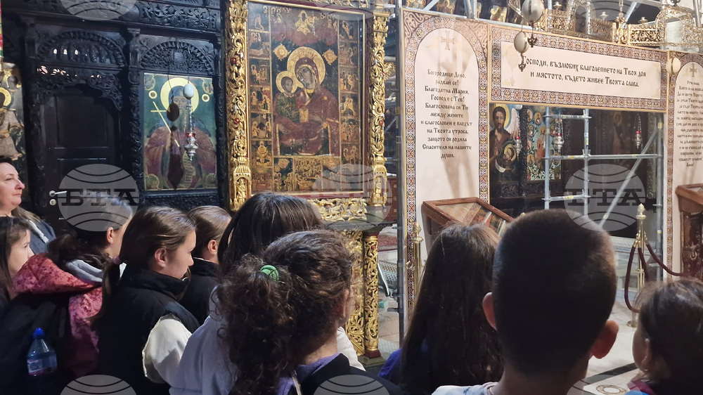Троянски манастир - Велики четвъртък - литургия
